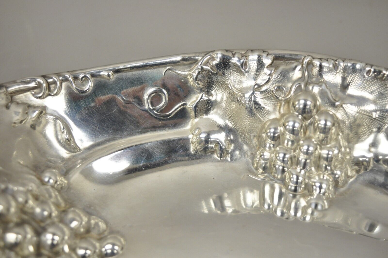 Homan Mfg Co. 1685 Silver Plate Repousse Victorian Embossed Grapevine Dish