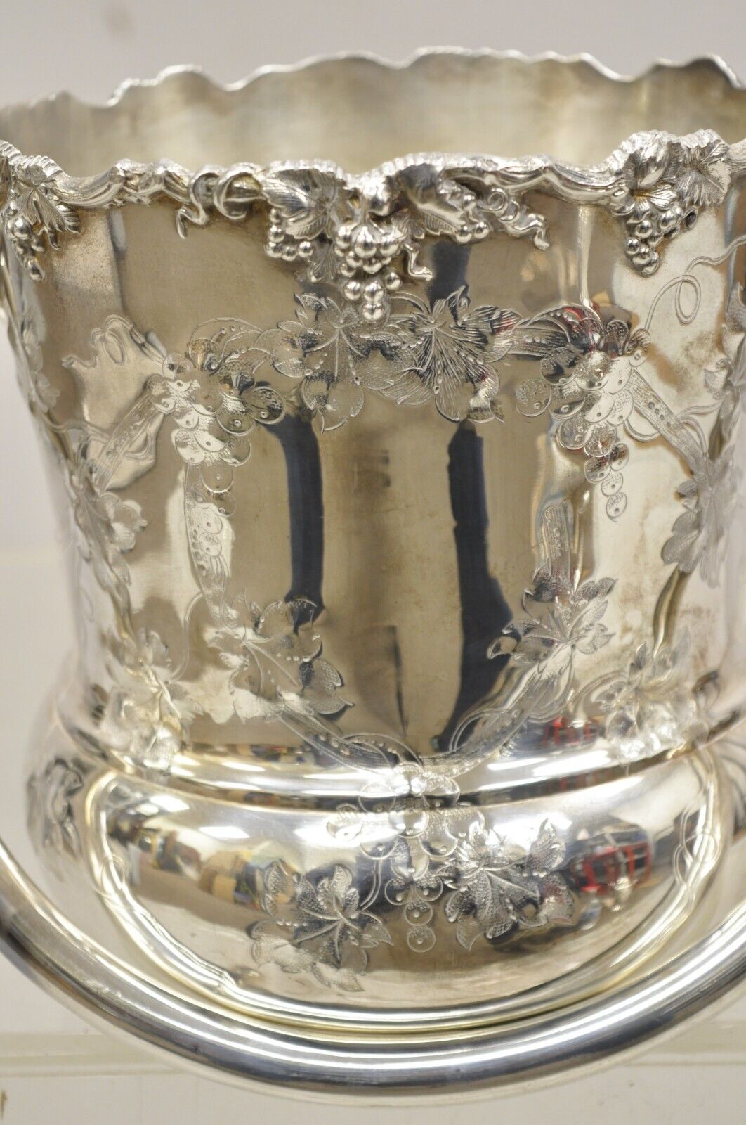 Antique BSCEP English Victorian Silver Plated  Grapevine Ice Bucket w Handle.