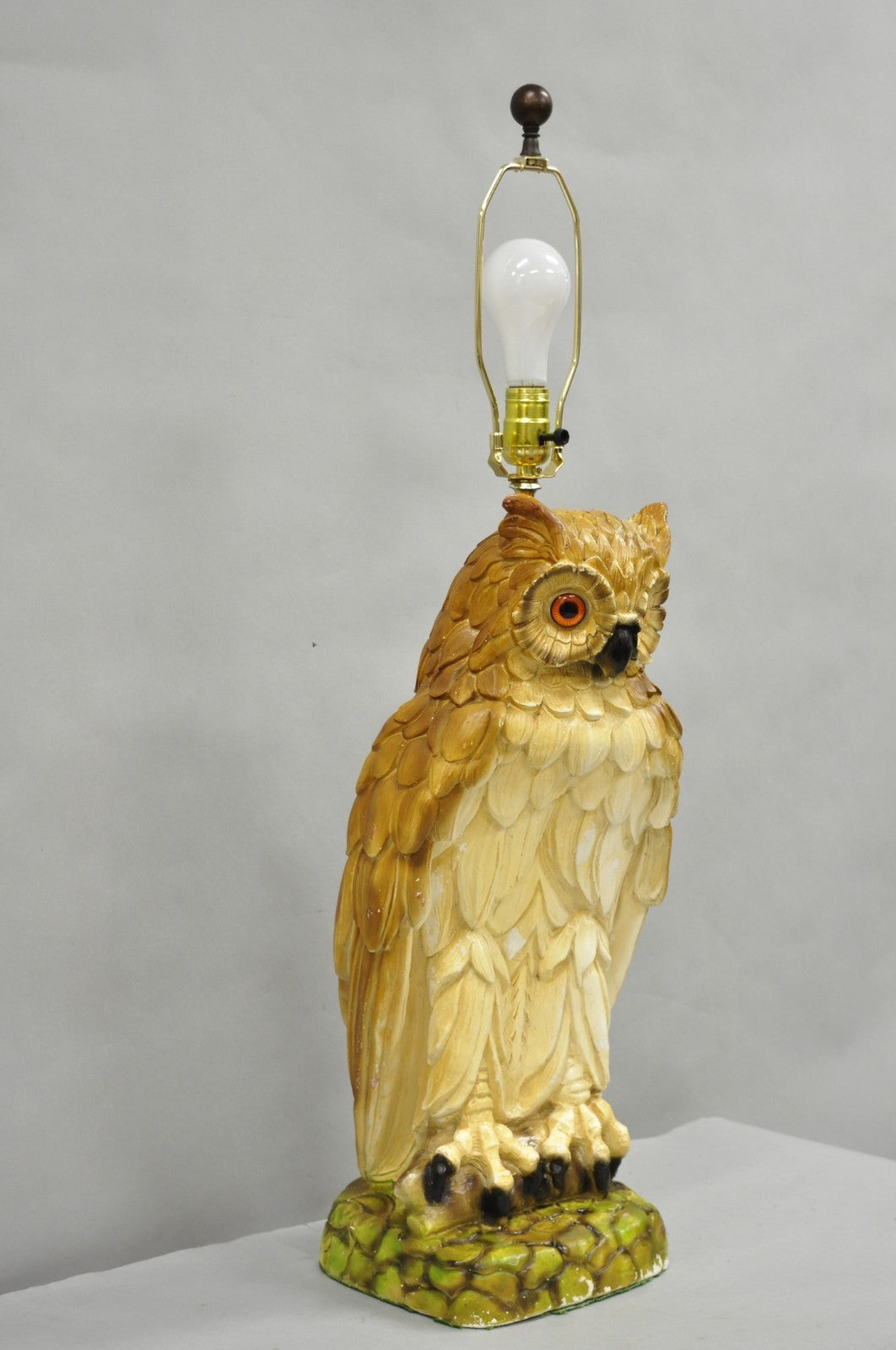 Vintage Mid Century Modern Large Chalkware Painted Owl Sculpture Table Lamp
