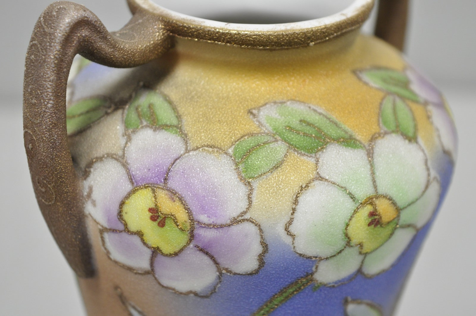 Nippon Coralene Decorated Royal Kinjo Japan Hand Painted Porcelain Handled Vase