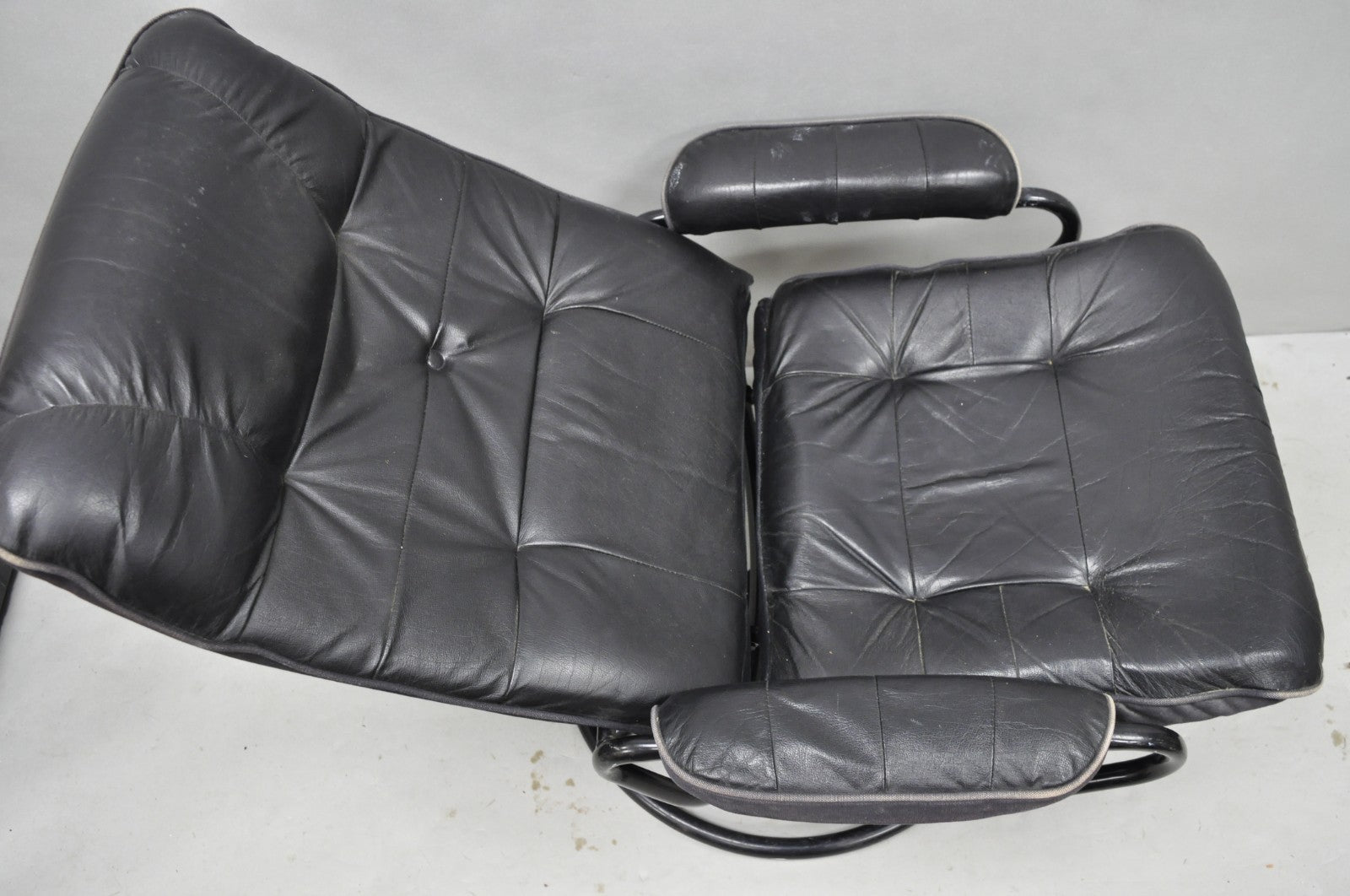Vintage Black Leather Ekornes Stressless Style Swivel Recliner Lounge Chair