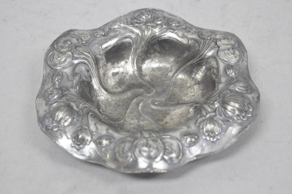 Antique Homan Silver Plated Art Nouveau Round Scalloped Floral Repousse Nut Dish