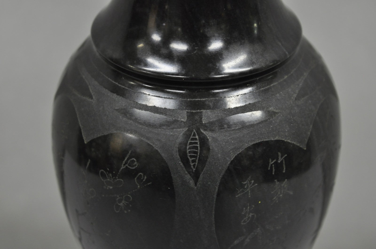 Vintage Carved Black Marble Small Oriental Urn Chinese Chinoiserie Table Lamp