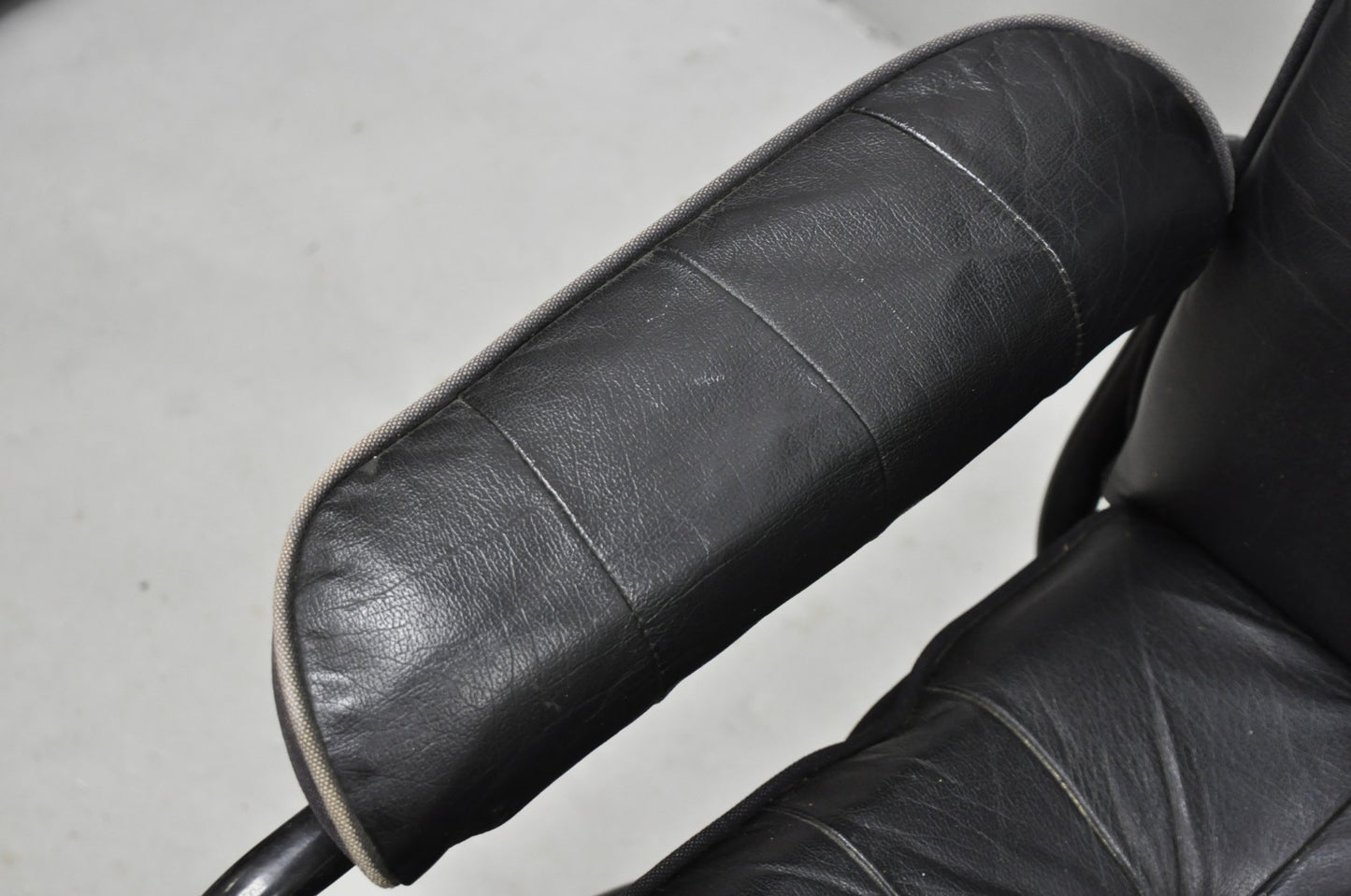 Vintage Black Leather Ekornes Stressless Style Swivel Recliner Lounge Chair