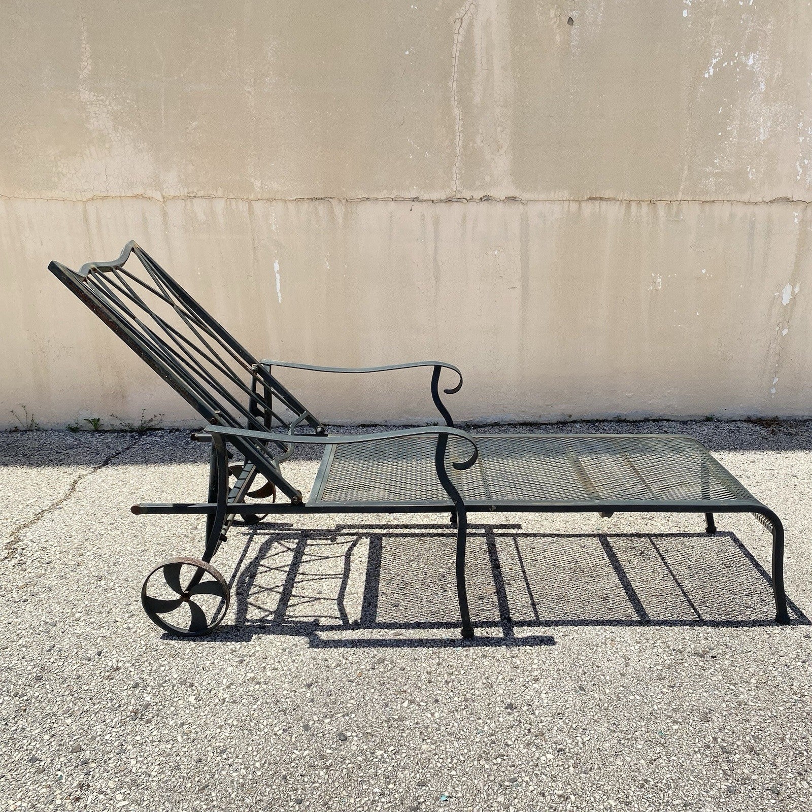 Woodard Style Wrought Iron Green Lattice Back Garden Patio Chaise Lounge Chair