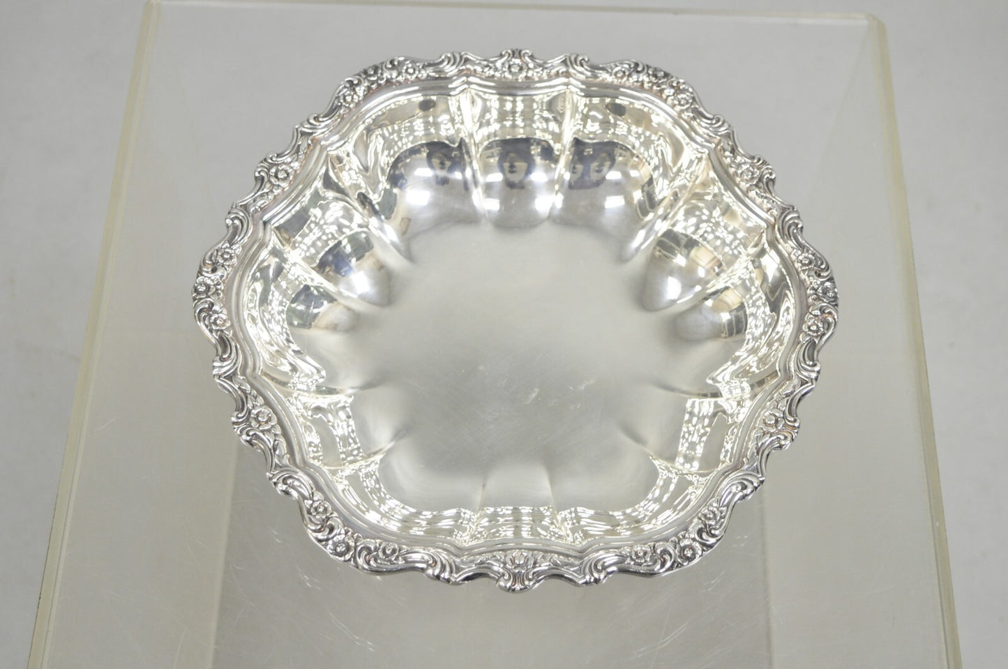Vintage International Silver Co "Countess" Silver Plated Scalloped Dish Bowl