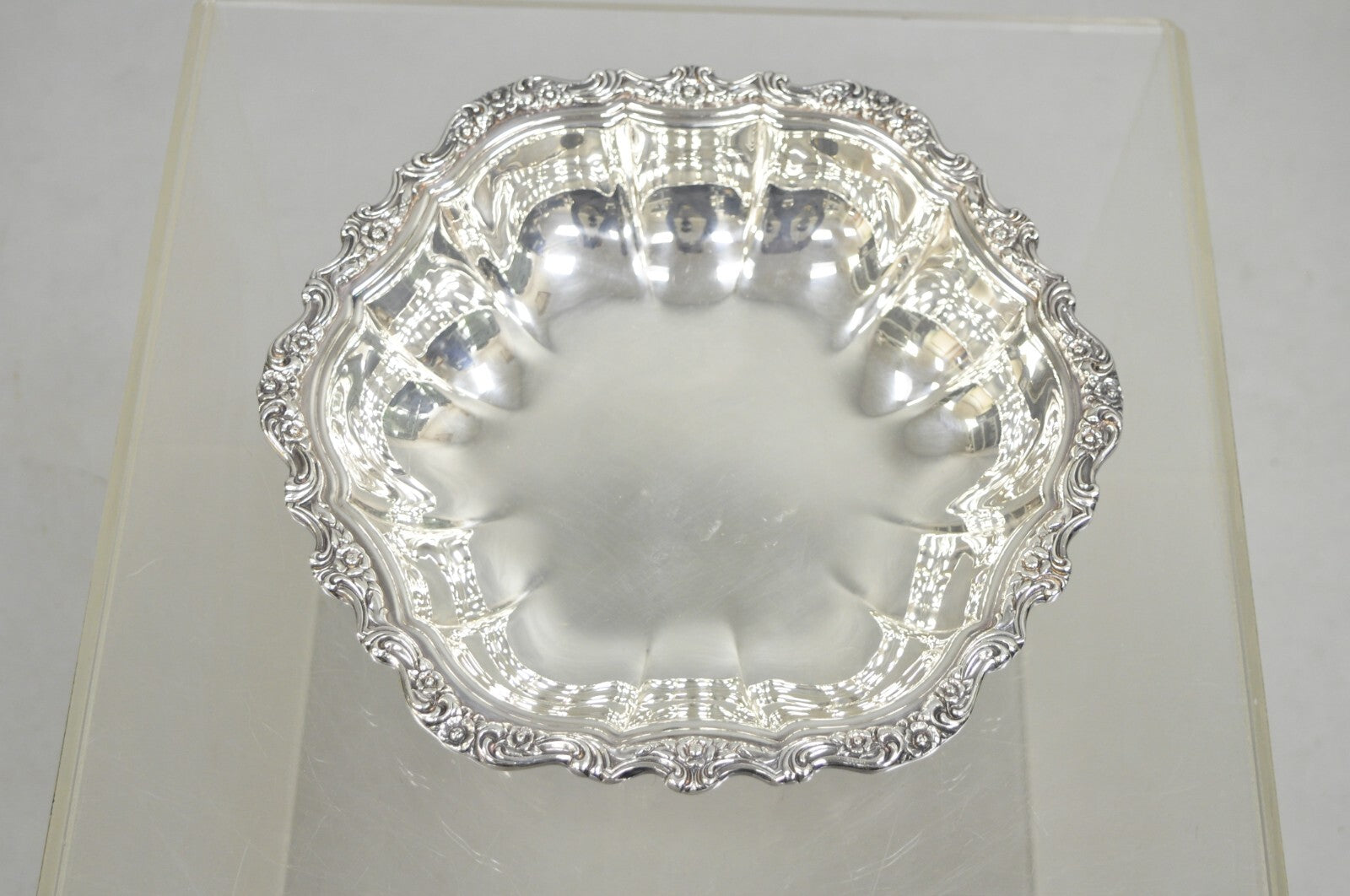 Vintage International Silver Co "Countess" Silver Plated Scalloped Dish Bowl