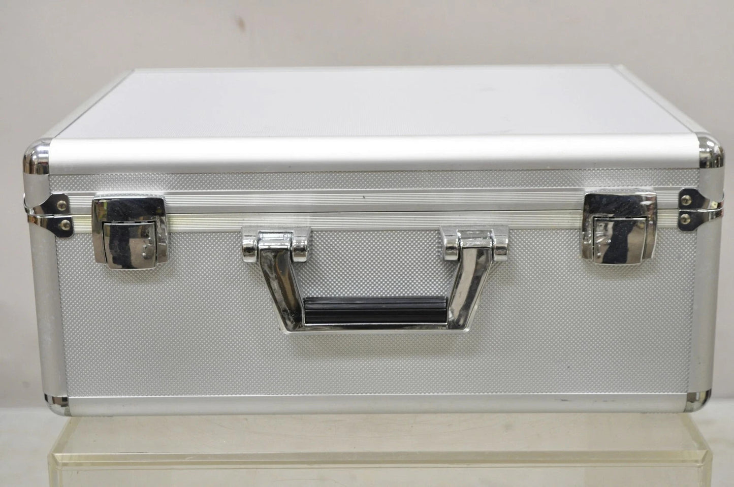 Modern Silver Aluminum Metal 17" Hard Case Storage Box Briefcase Carry On Bag