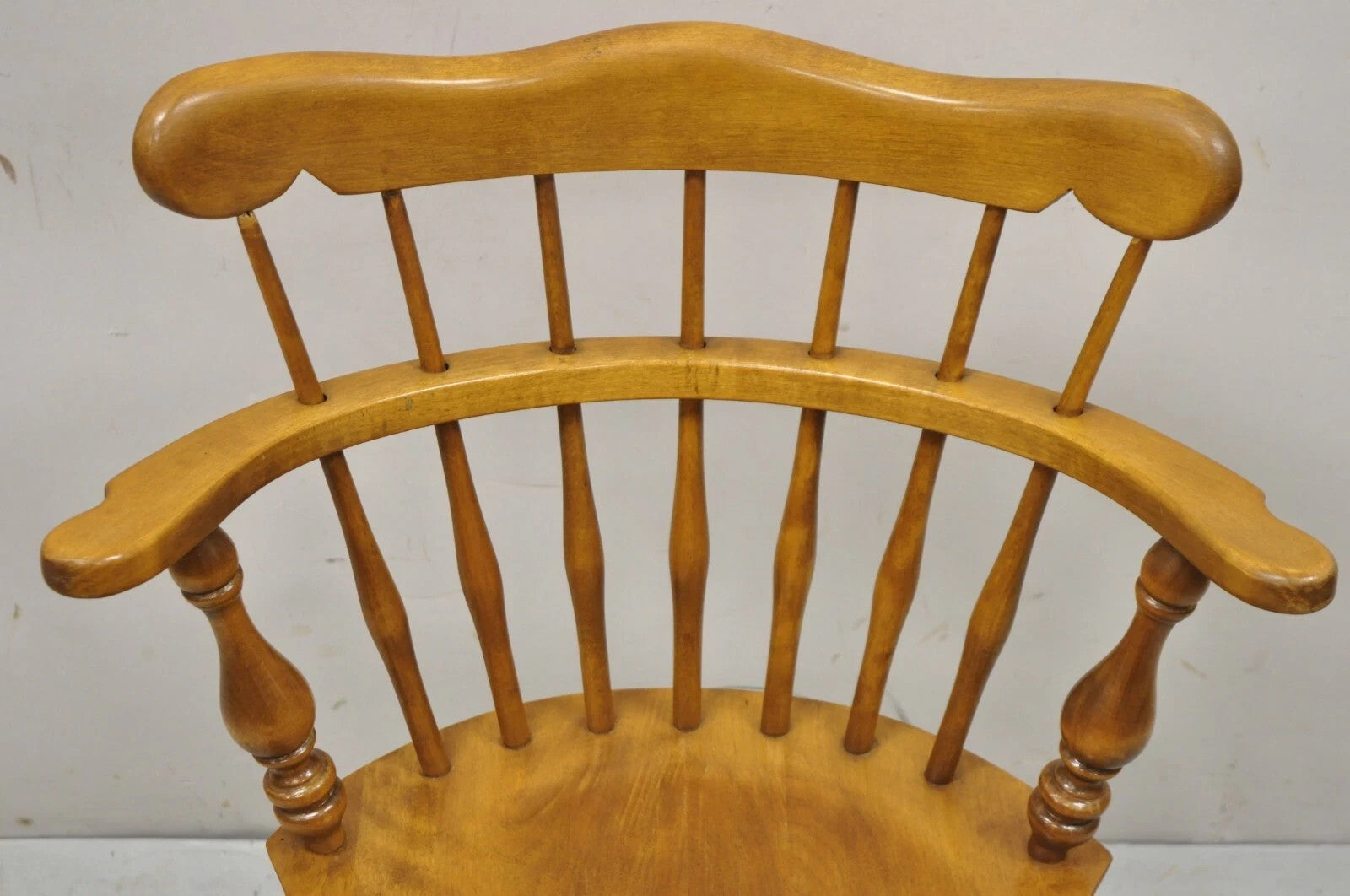Ethan Allen Heirloom Nutmeg Maple Windsor Comb Back Dining Side