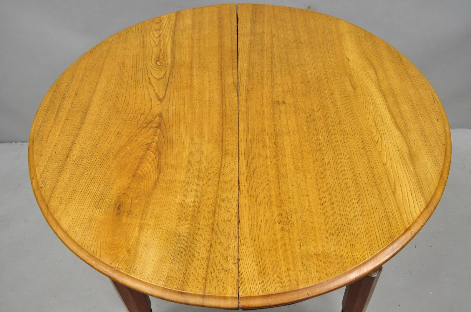 Antique English Victorian Oak & Elm Wood Round Extension Dining Table w 3 Leaves