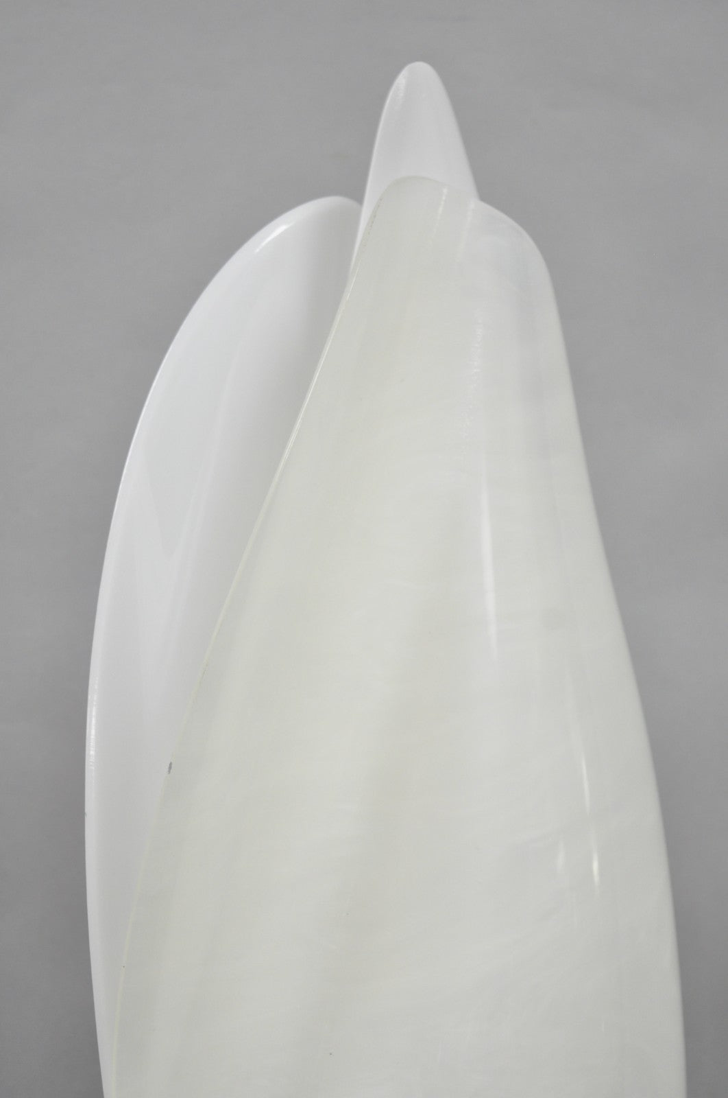 Vintage Roger Rougier White Acrylic Clam Shell Mid Century Modern Table Lamp