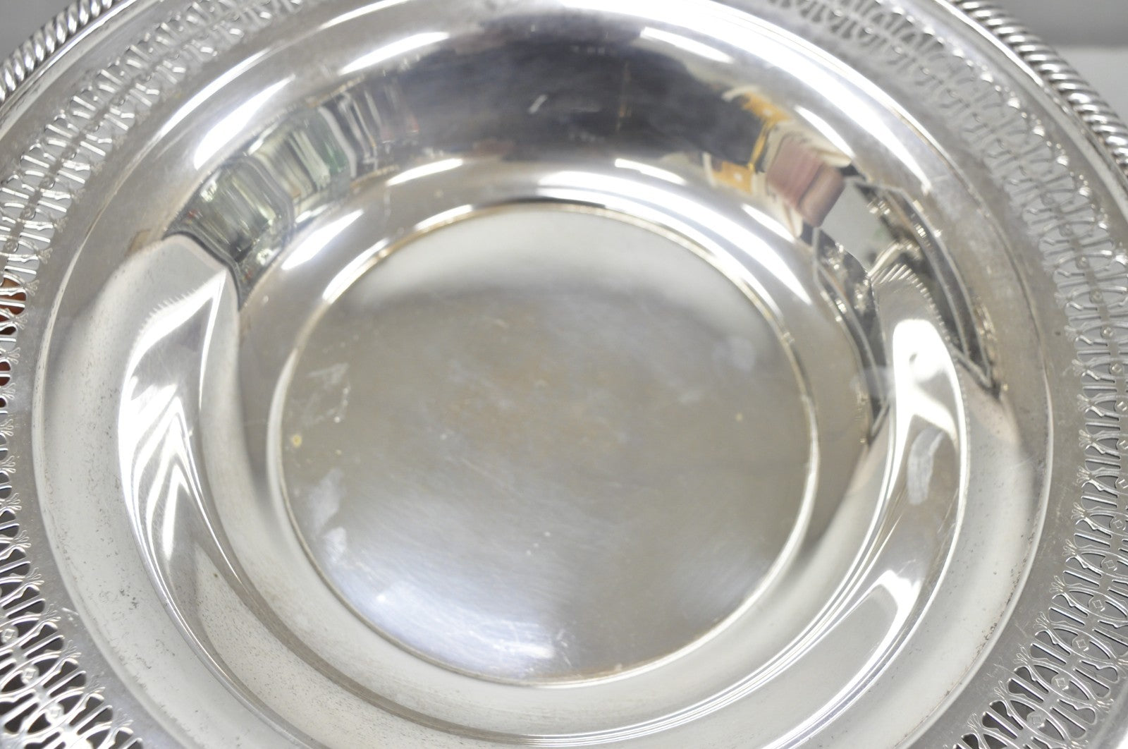 Vintage WM Rogers 835 Silver Plated Round Collection Plate Serving Dish - a Pair
