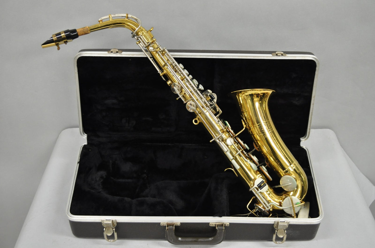 Vintage Bundy Selmer Brass Alto Saxophone in Hard Case Model 632379