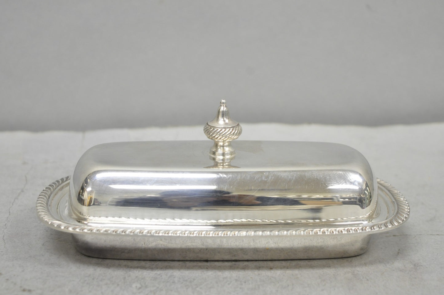 Vintage Oneida Silver Plated Covered Butter Dish w/ Glass Liner (A)