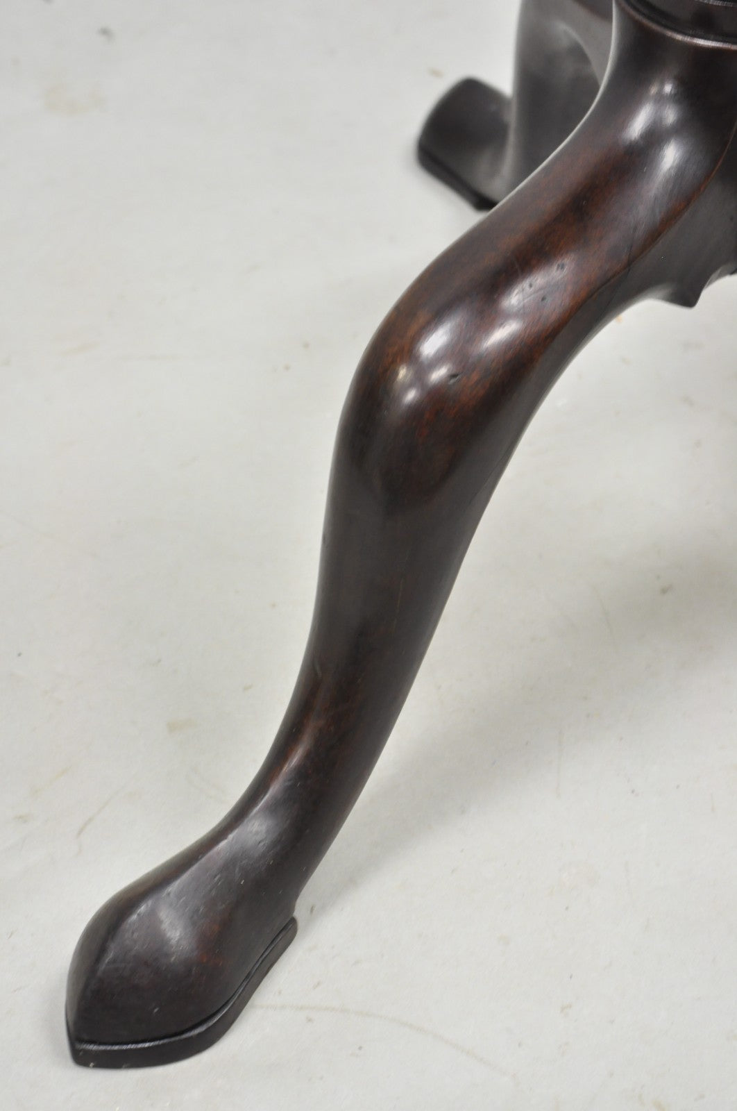 Antique English George III Queen Anne Style Mahogany Tilt Top Round Tea Table