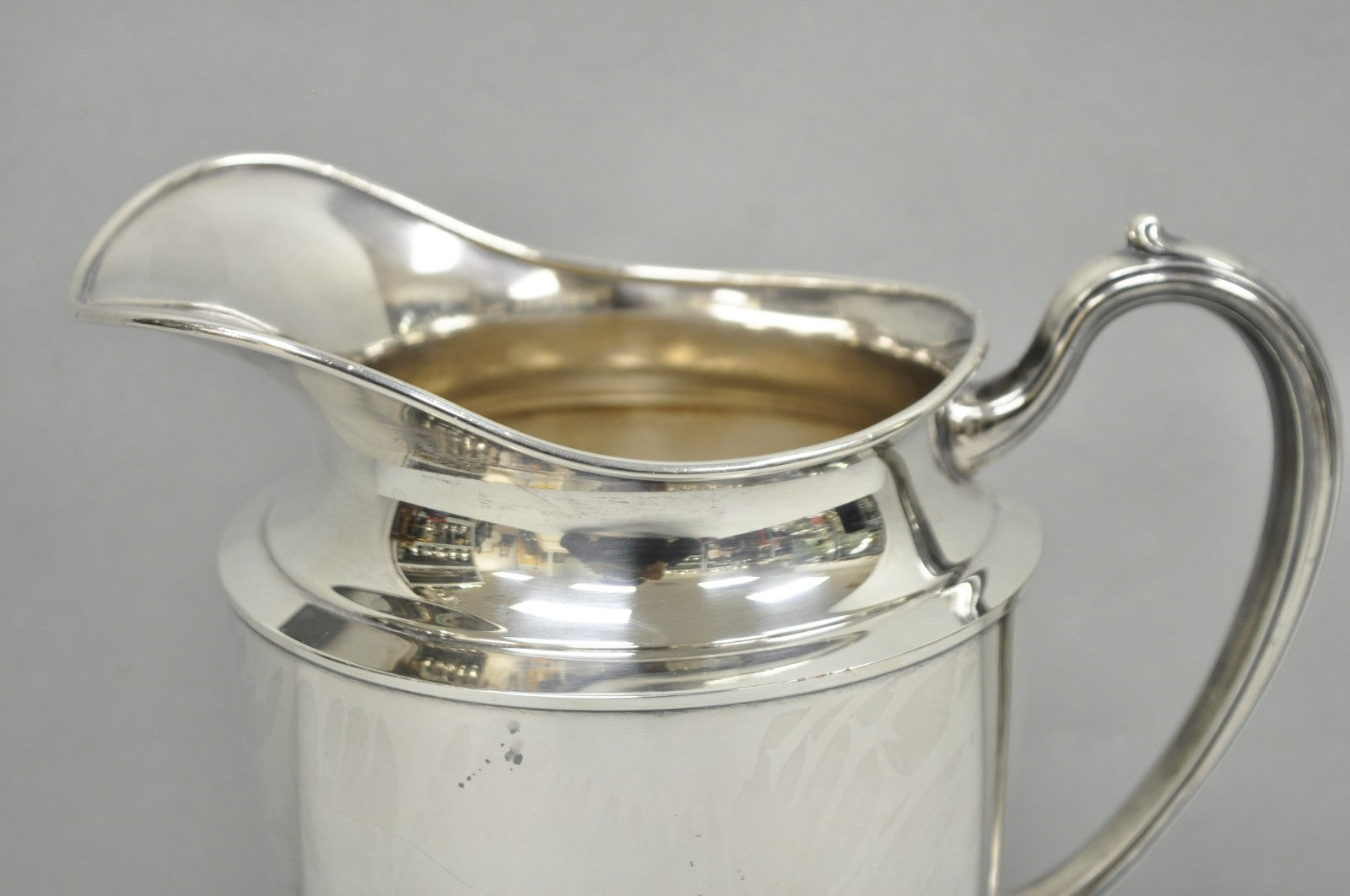 Vintage Oneida Briarcliff Victorian Silver Plated Water Pitcher