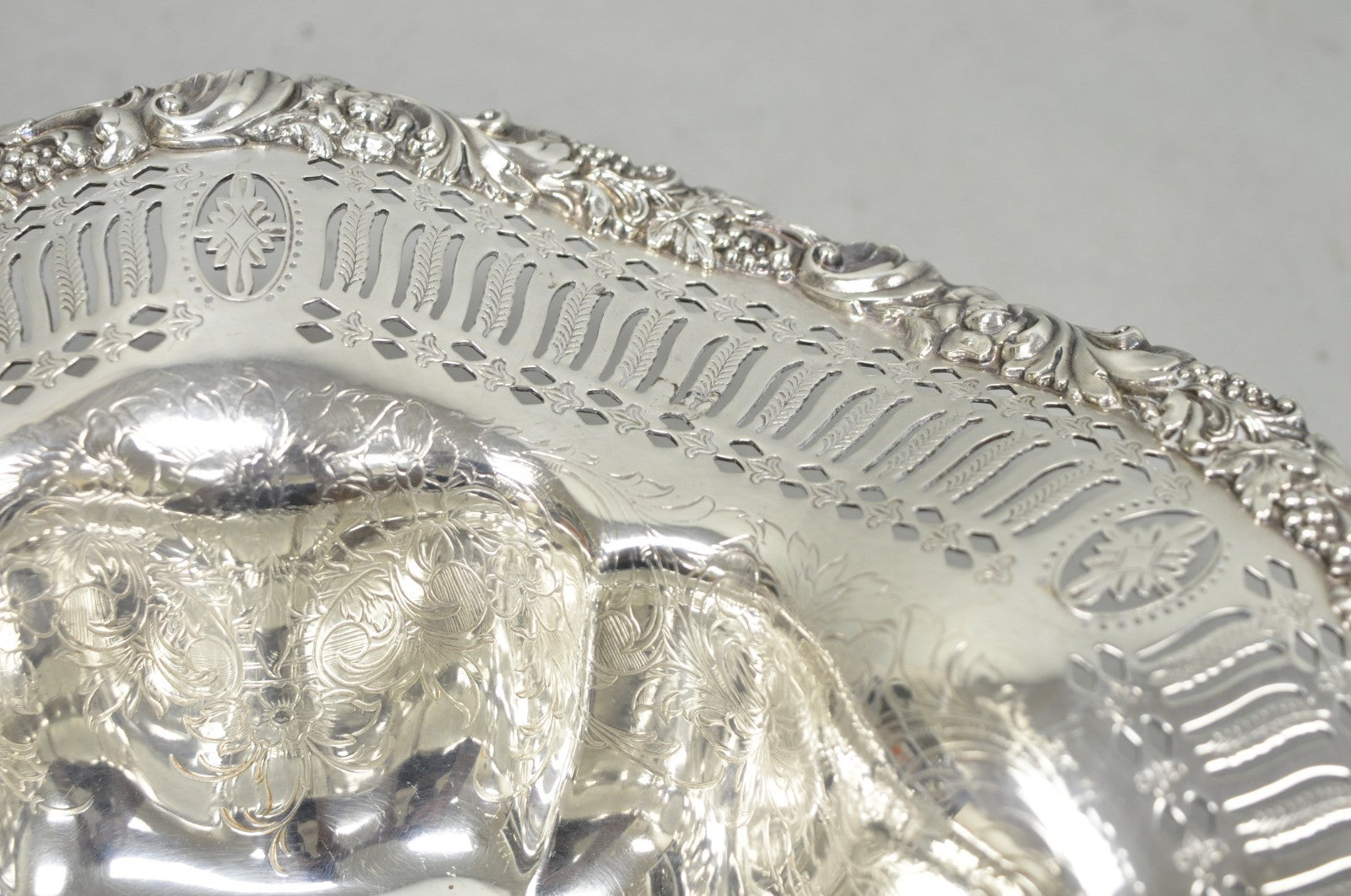 Webster Wilcox 3236C International Silver Plated Scalloped Centerpiece Bowl