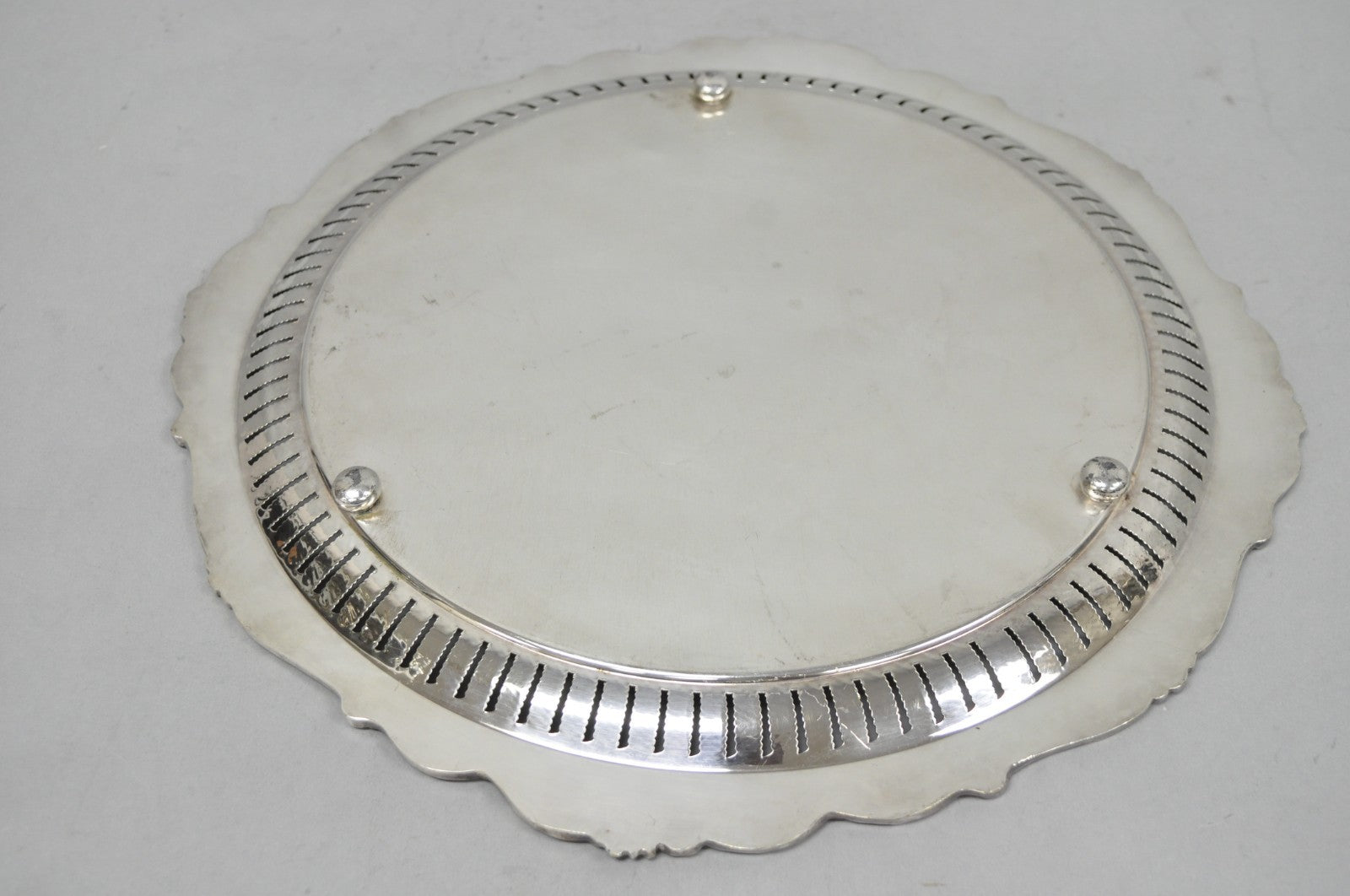 Vintage Baroque by Wallace Silver Plated Round Footed Serving Platter Bar Tray