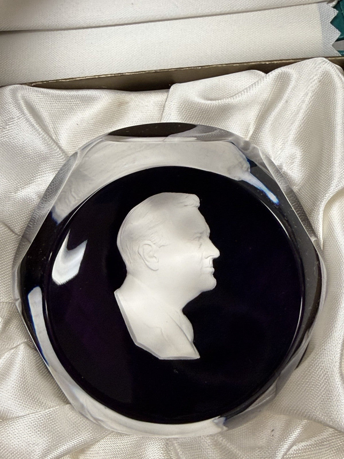 Cristal D'Albret France Franklin D Roosevelt Sulphide Paperweight Faceted Purple