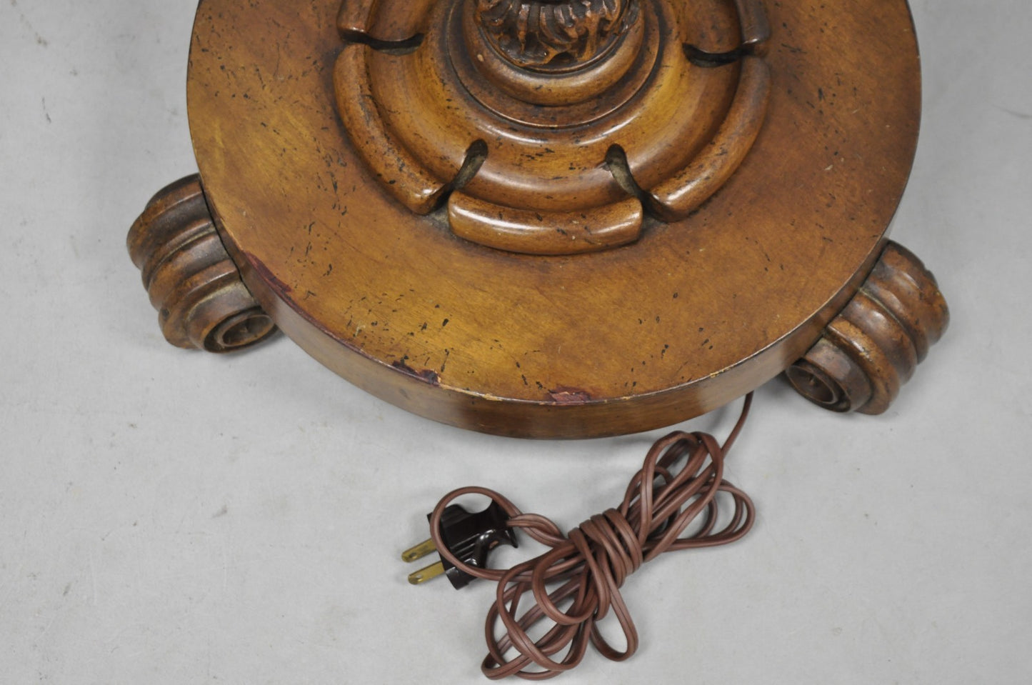 Vintage Chinoiserie English Regency Style Carved Wood Side Table Floor Lamp