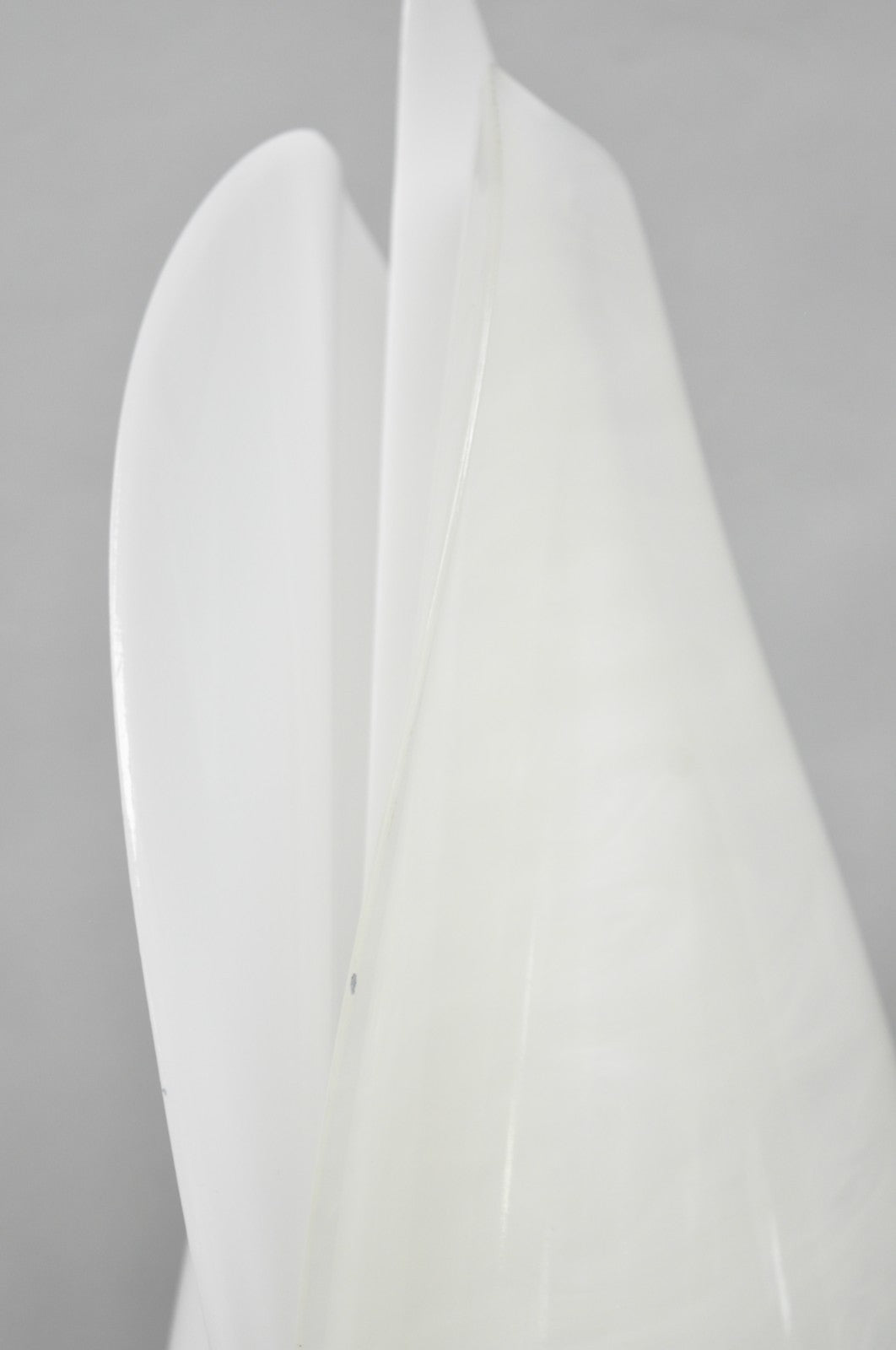 Vintage Roger Rougier White Acrylic Clam Shell Mid Century Modern Table Lamp