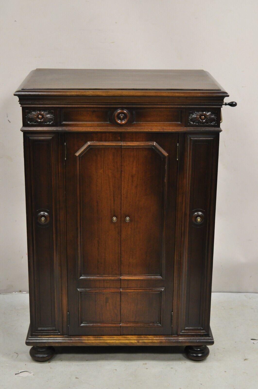 Victor Victrola Talking Machine Mahogany "Credenza" Model 22850 Record Player