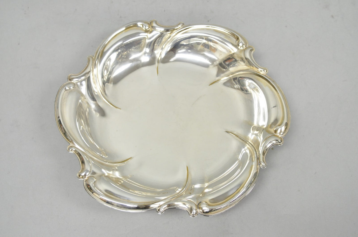 Vintage Caravelle Victorian Style Silver Plated Scalloped Serving Dish Bowl