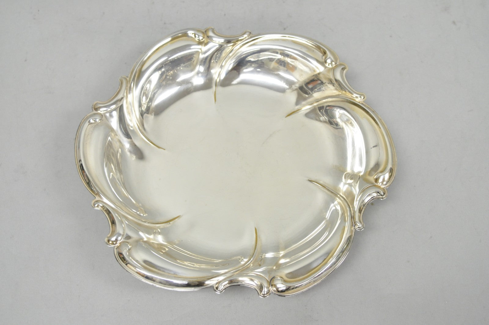 Vintage Caravelle Victorian Style Silver Plated Scalloped Serving Dish Bowl