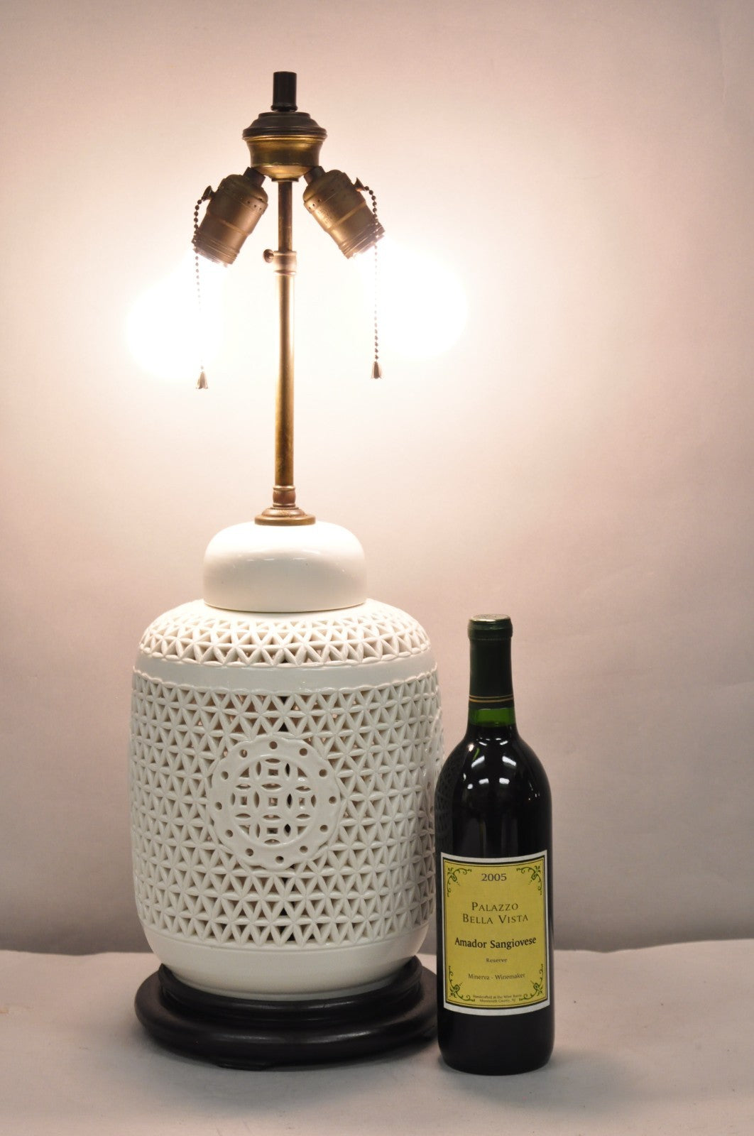 Chinosierie Blanc de Chine White Porcelain Oriental Ginger Jar Table Lamp