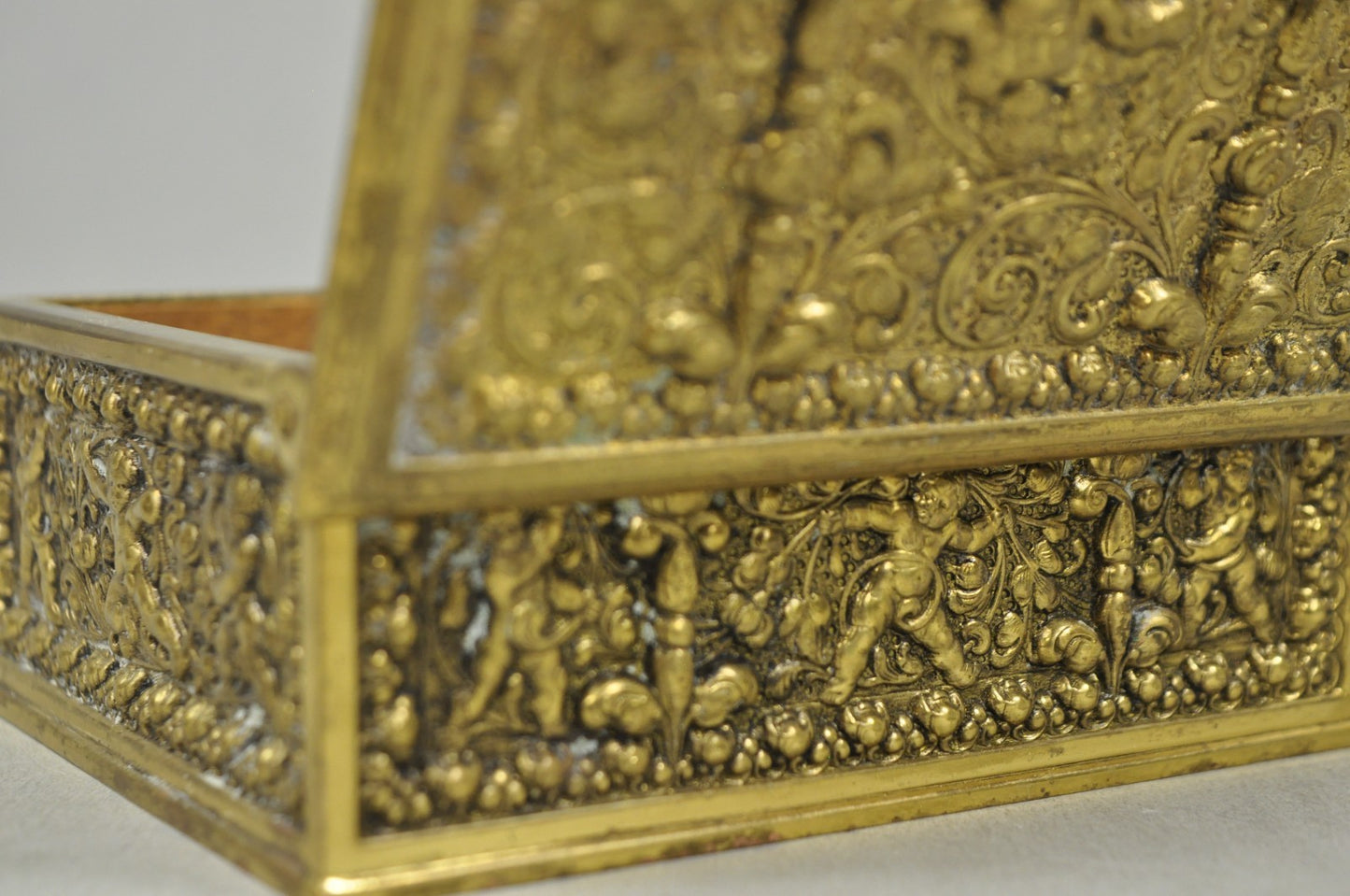 Antique Louis XV Style Brass Bronze Cherub Vanity Jewelry Tobacco Box Humidor