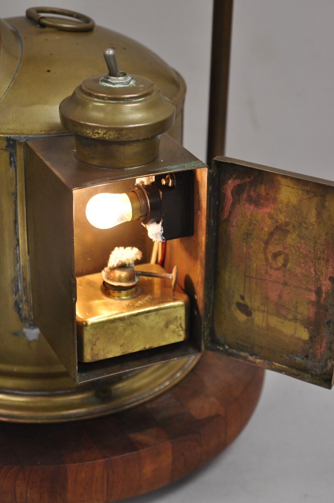 Antique English Victorian Nautical Brass Ship Binnacle Compass Table Lamp