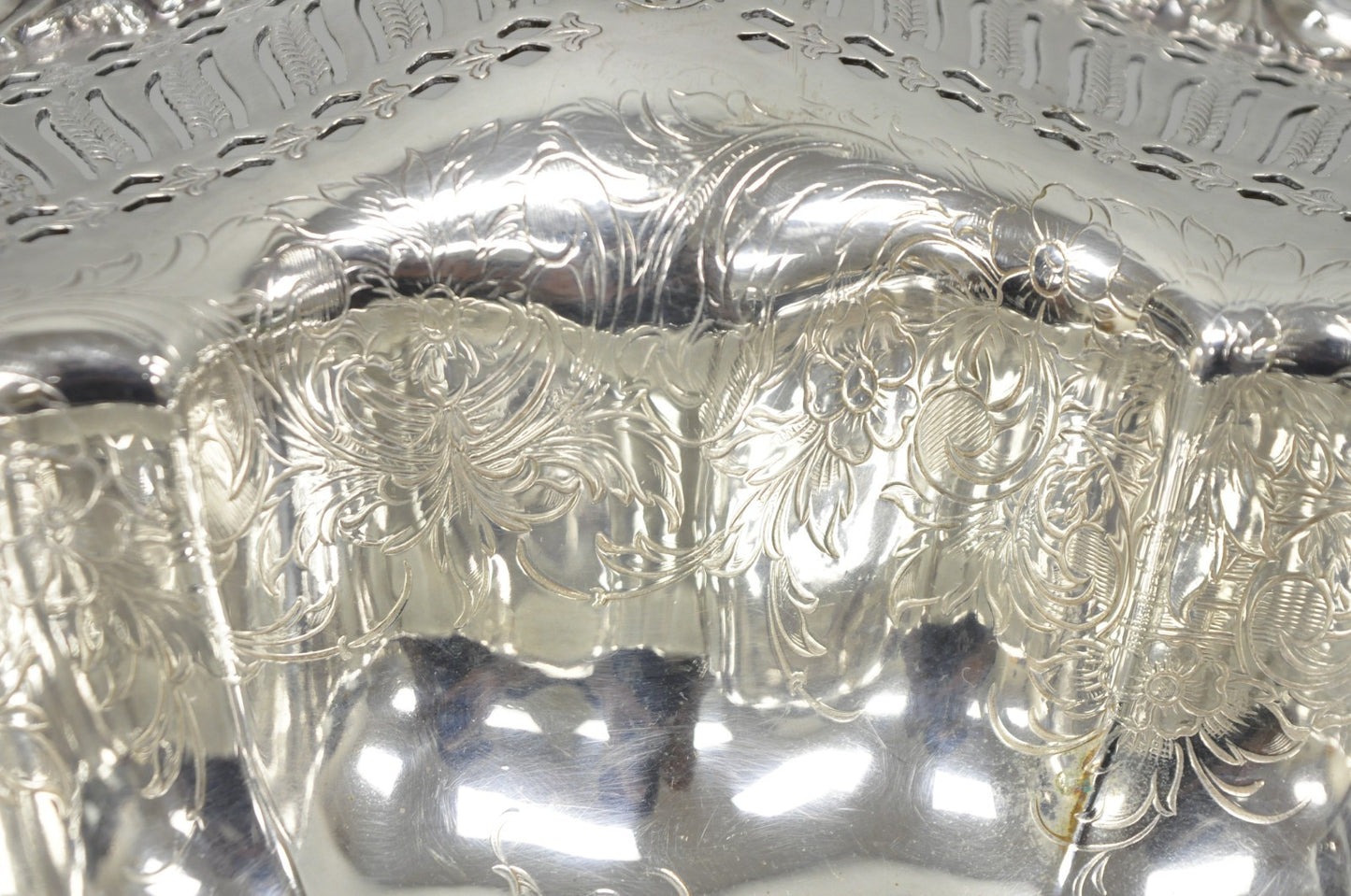 Webster Wilcox 3236C International Silver Plated Scalloped Centerpiece Bowl
