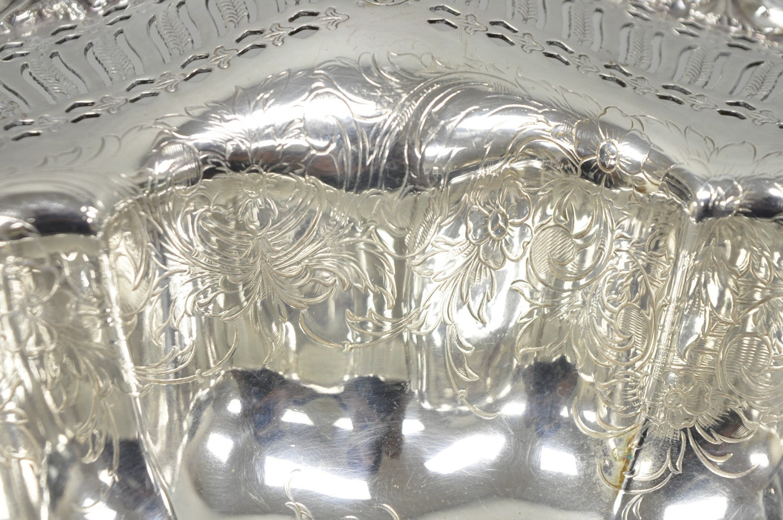 Webster Wilcox 3236C International Silver Plated Scalloped Centerpiece Bowl