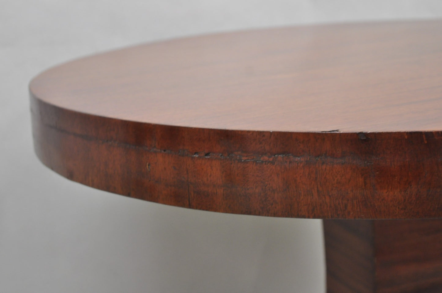 Antique American Empire Round Mahogany Carved Paw Foot Pedestal Base Side Table