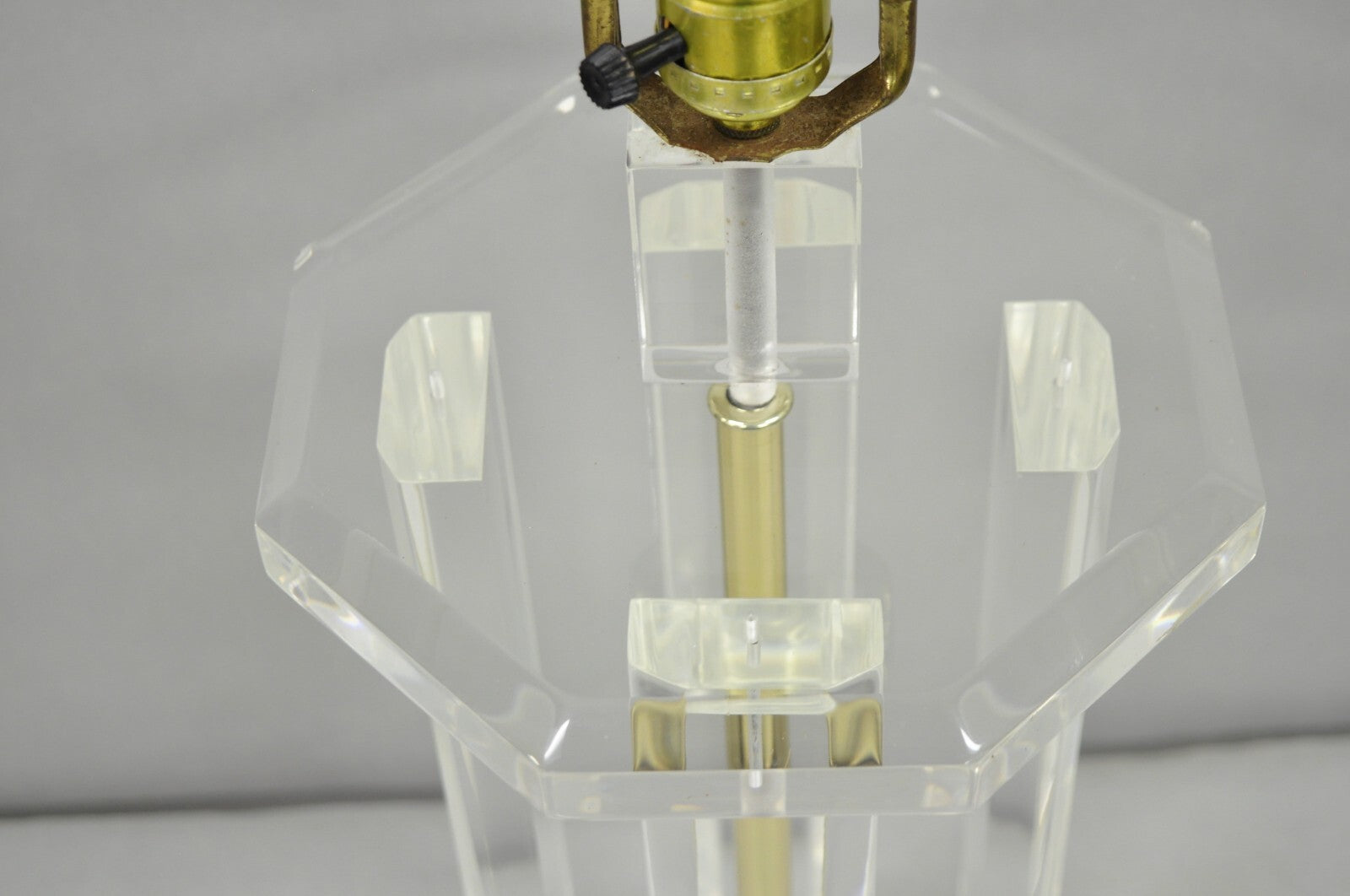 Vintage Mid Century Modern Clear Lucite & Brass Sculptural Modernist Table Lamp