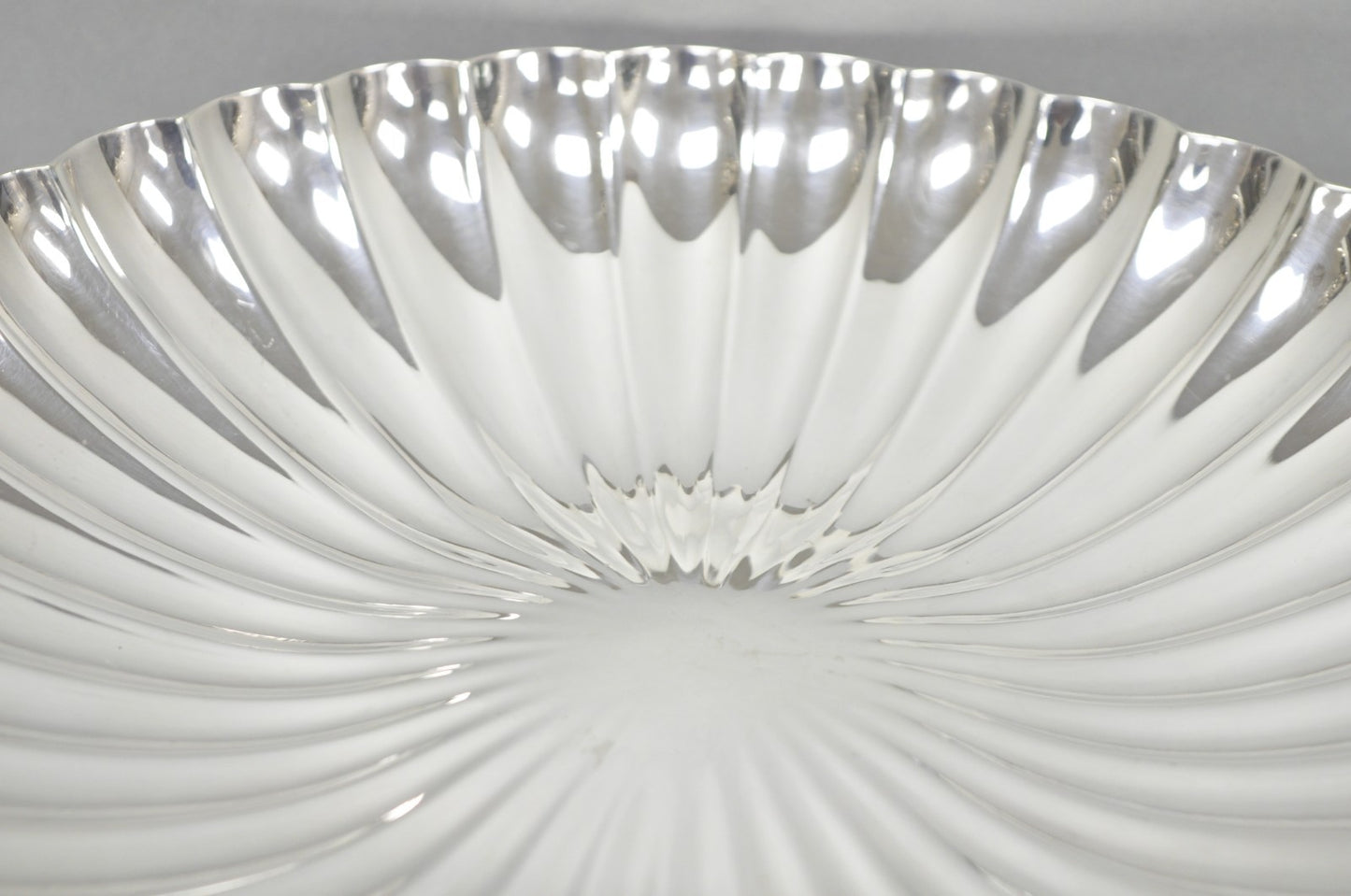 Antique Elkington English Regency 10.5" Round Scalloped Silver Plated Bowl Dish