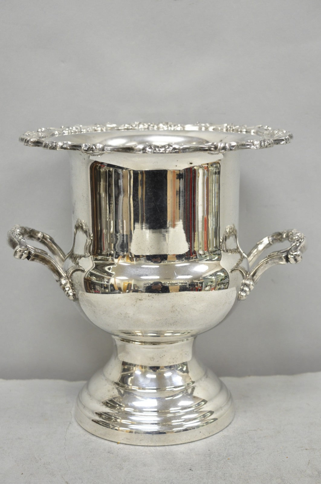 Vintage Oneida Silver Plated Trophy Cup Urn Champagne Chiller Bar Ice Bucket