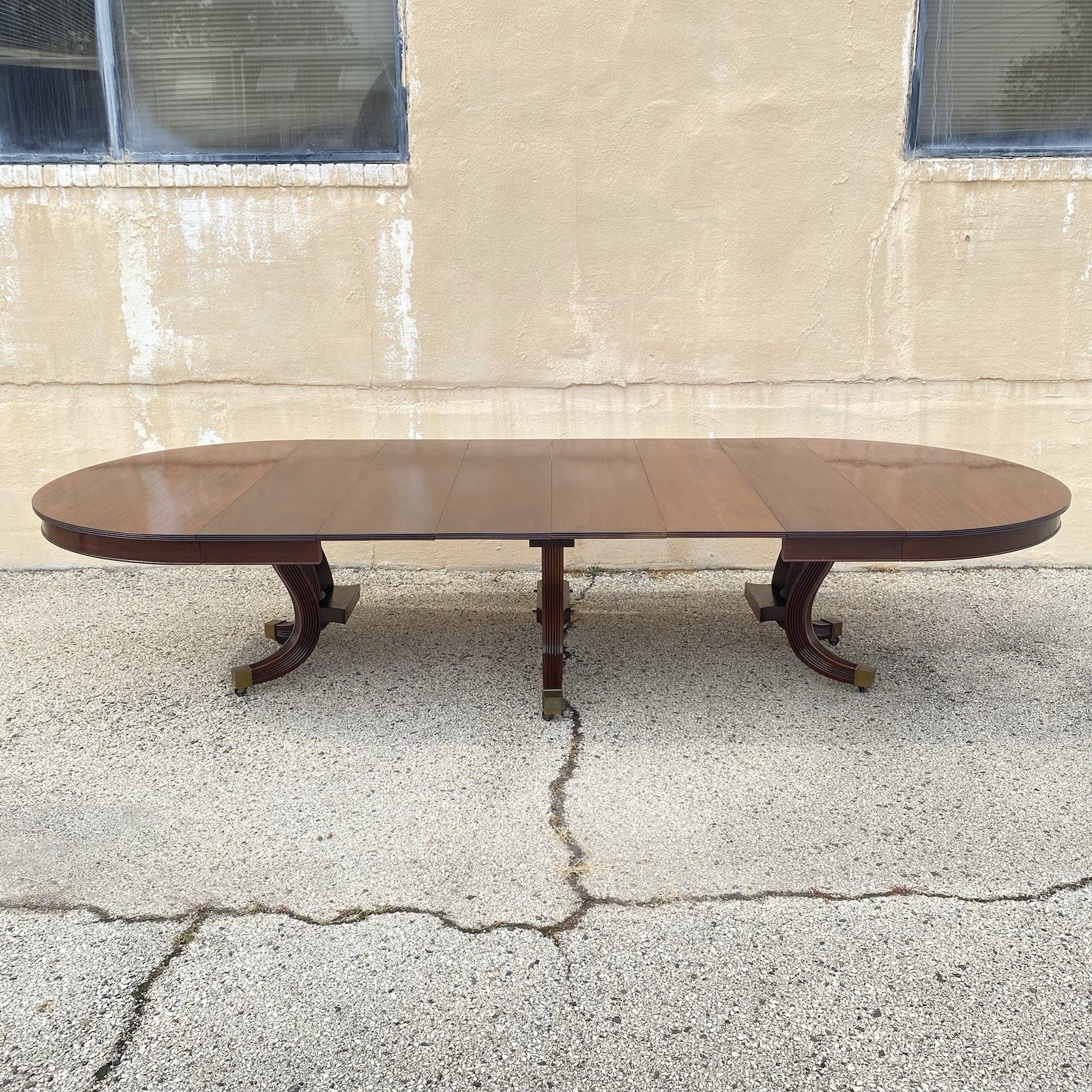 Antique English Regency Round Mahogany Extension Dining Banquet Table w 6 Leaves