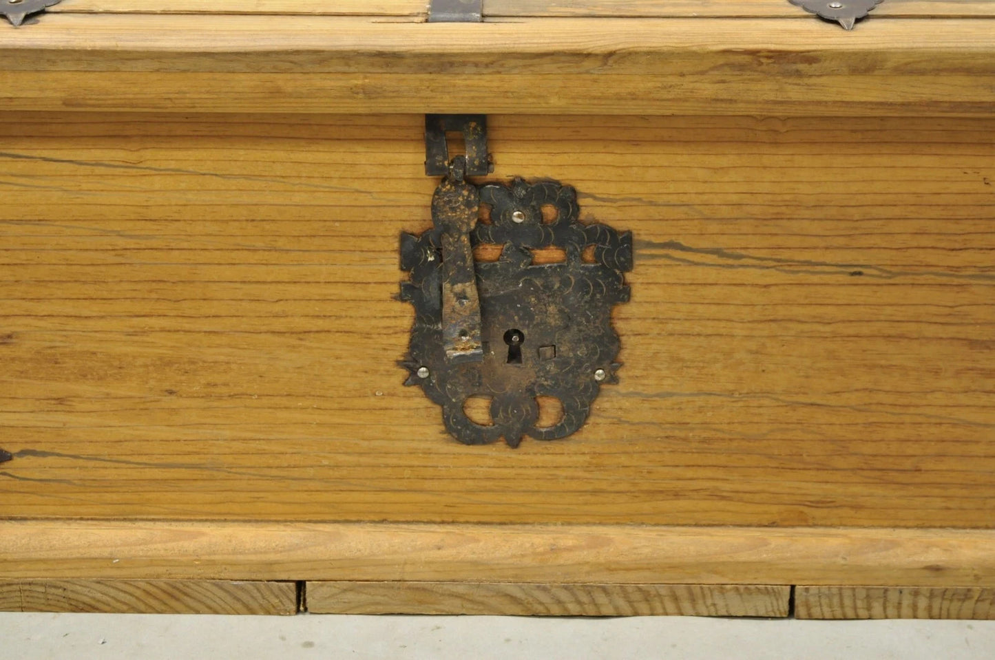 Farmhouse Renaissance Style Mexican Double Lid Wooden Coffee Table Storage Trunk