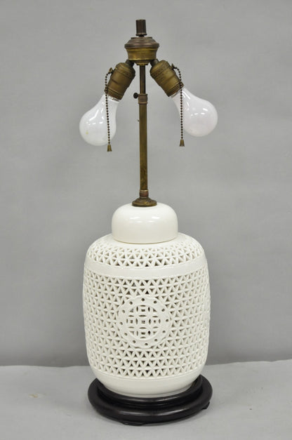 Chinosierie Blanc de Chine White Porcelain Oriental Ginger Jar Table Lamp