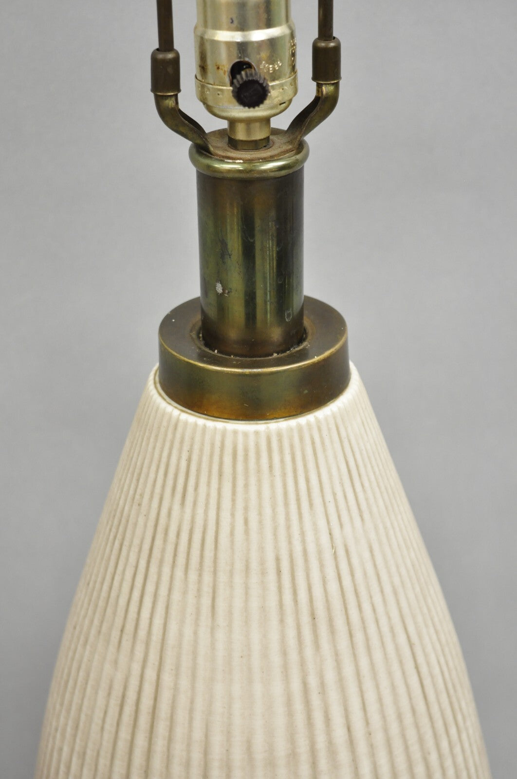 Vintage Mid Century Modern Beige Sculptural Ceramic Pottery Ribbed Table Lamp