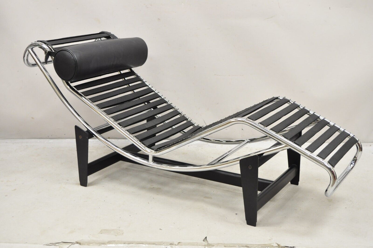 Replica Le Corbusier LC4 Style Chaise Lounge Chair in Black Leather