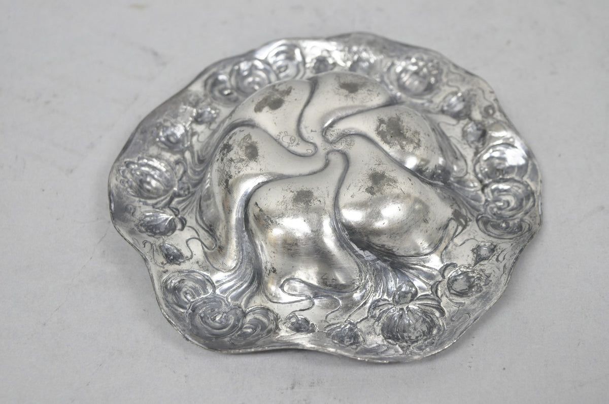 Antique Homan Silver Plated Art Nouveau Round Scalloped Floral Repousse Nut Dish