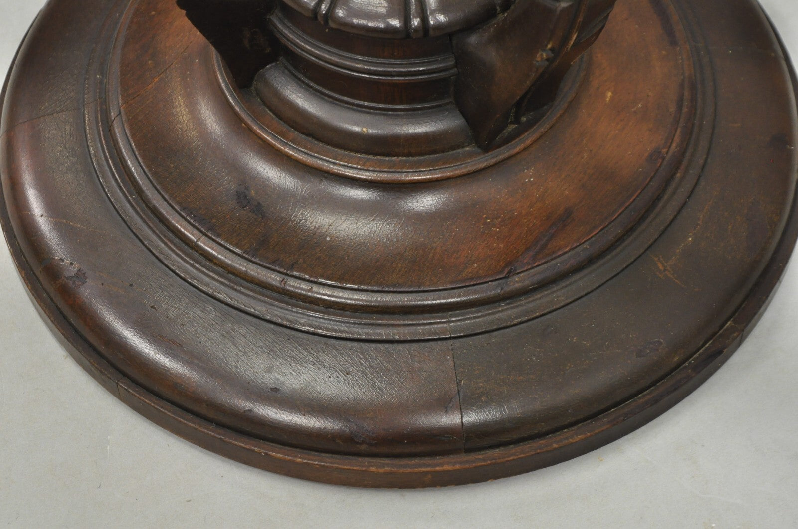 Vintage Grosfeld House Hollywood Regency Carved Mahogany Plume Round Side Table