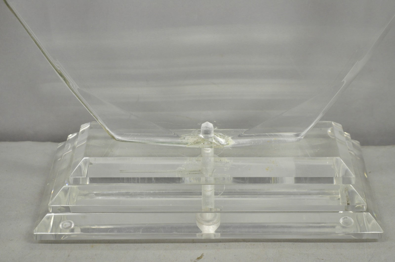 Vintage Mid Century Modern Faceted Hexagon Diamond Clear Lucite Table Lamp