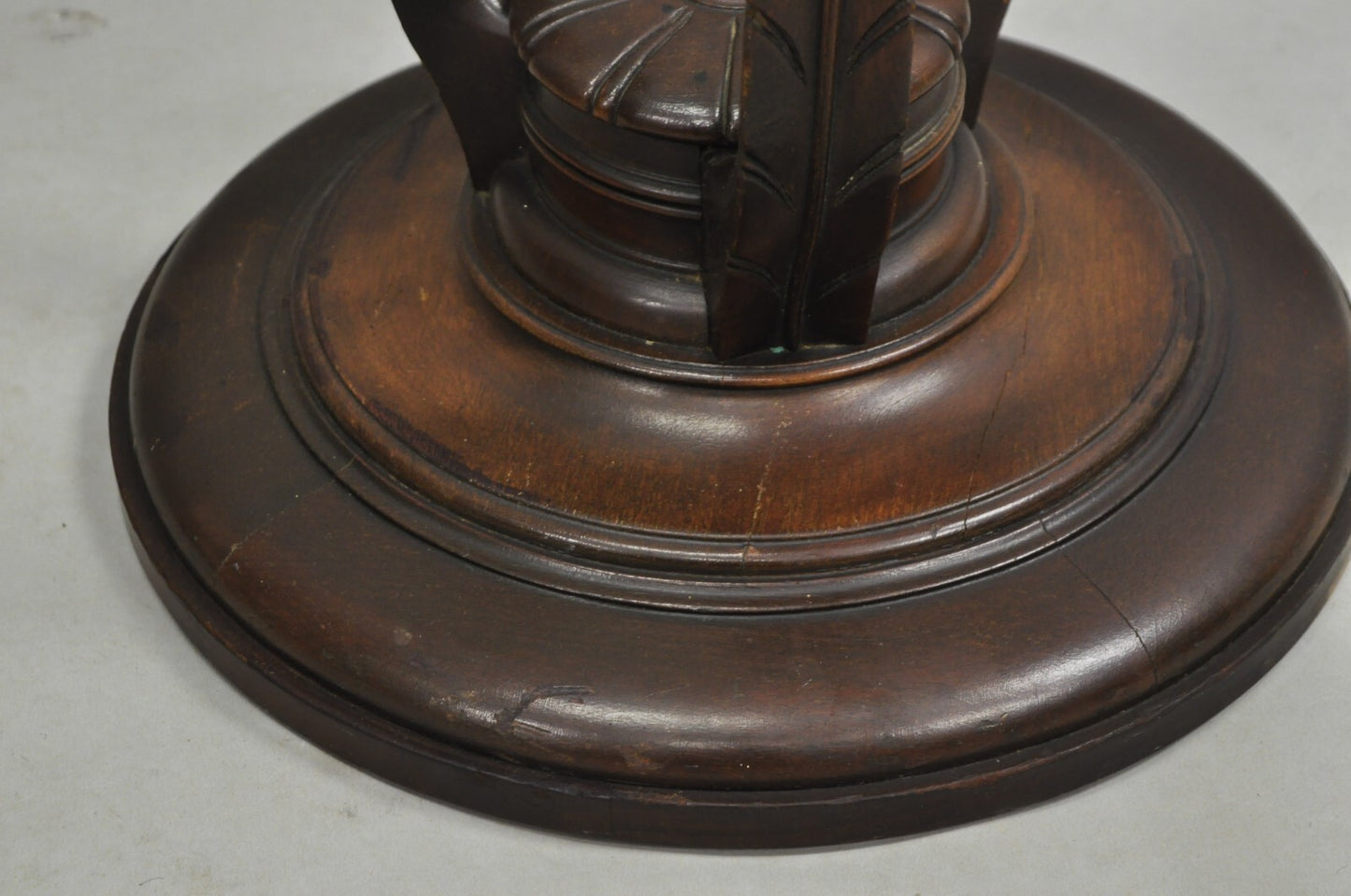 Vintage Grosfeld House Hollywood Regency Carved Mahogany Plume Round Side Table