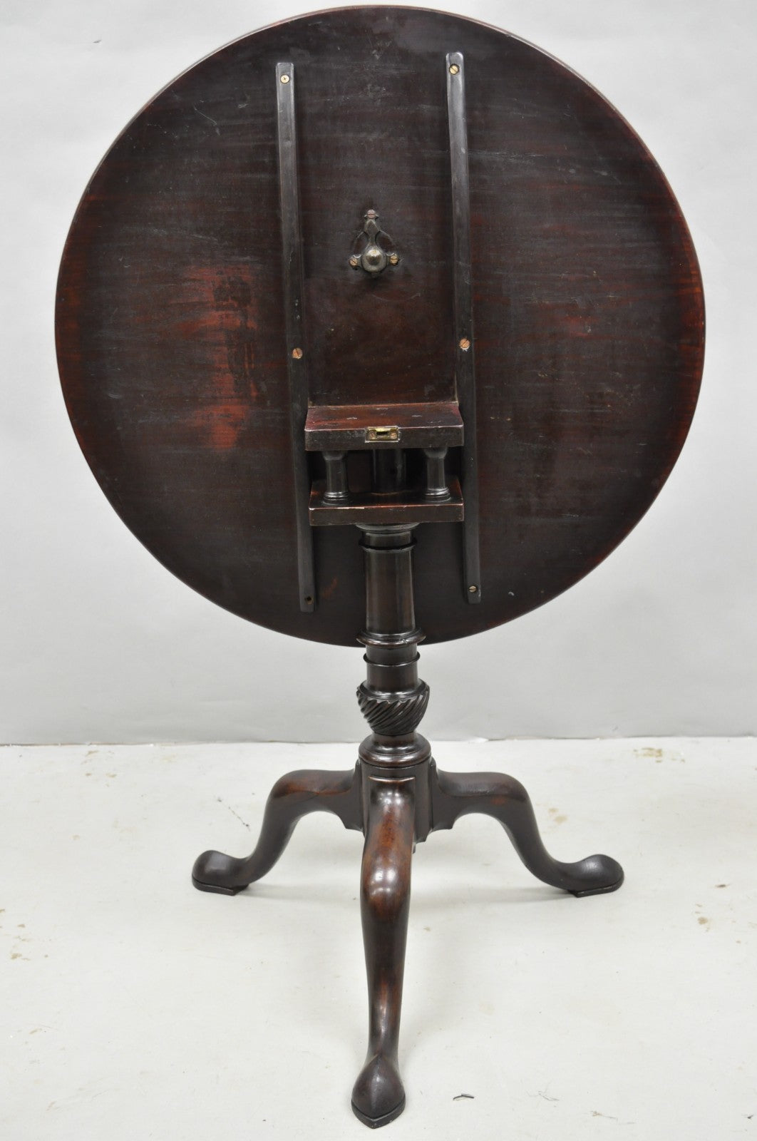 Antique English George III Queen Anne Style Mahogany Tilt Top Round Tea Table