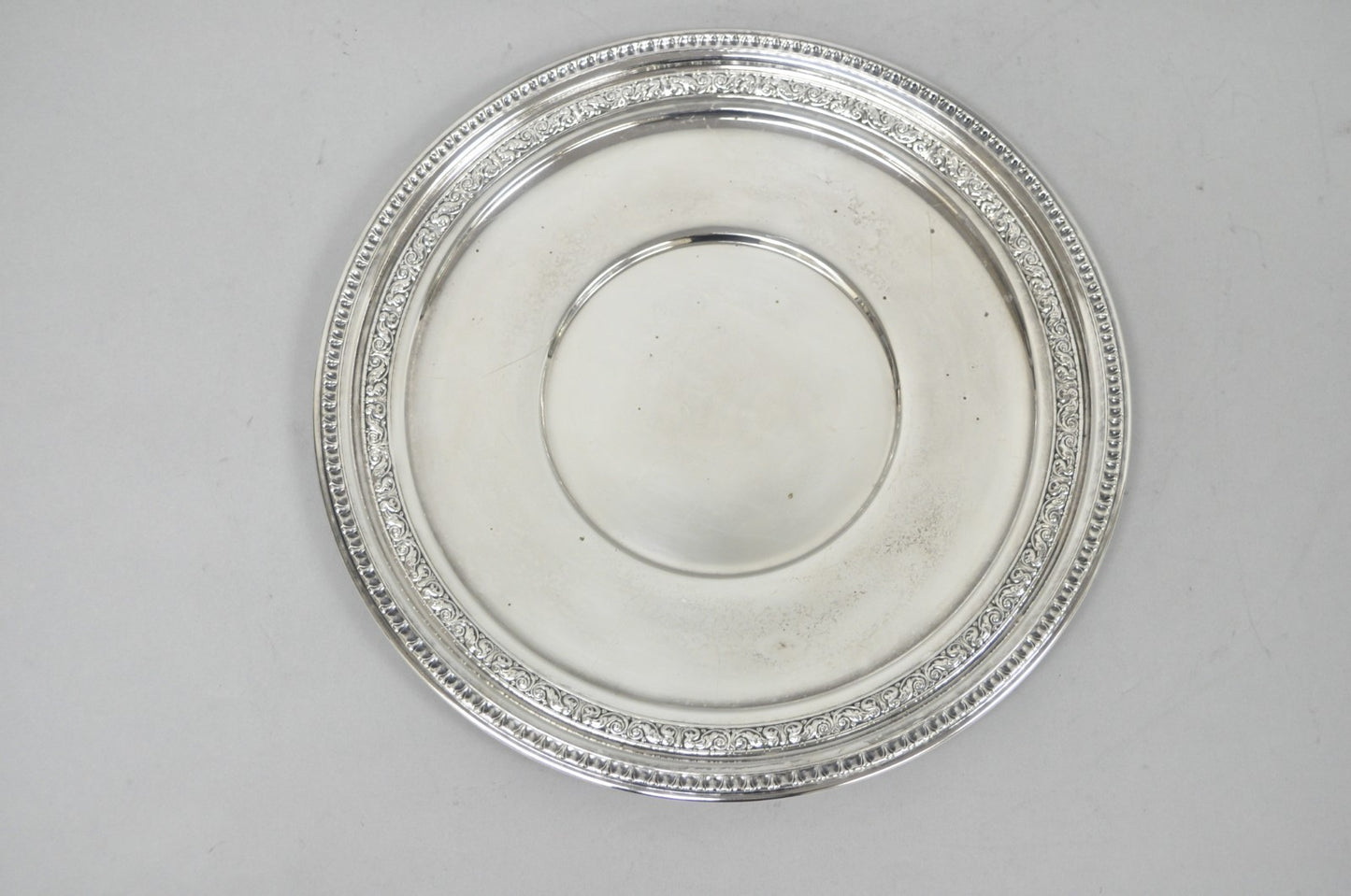 Vintage Reed & Barton 1241 Round Victorian Silver Plated Serving Platter Tray