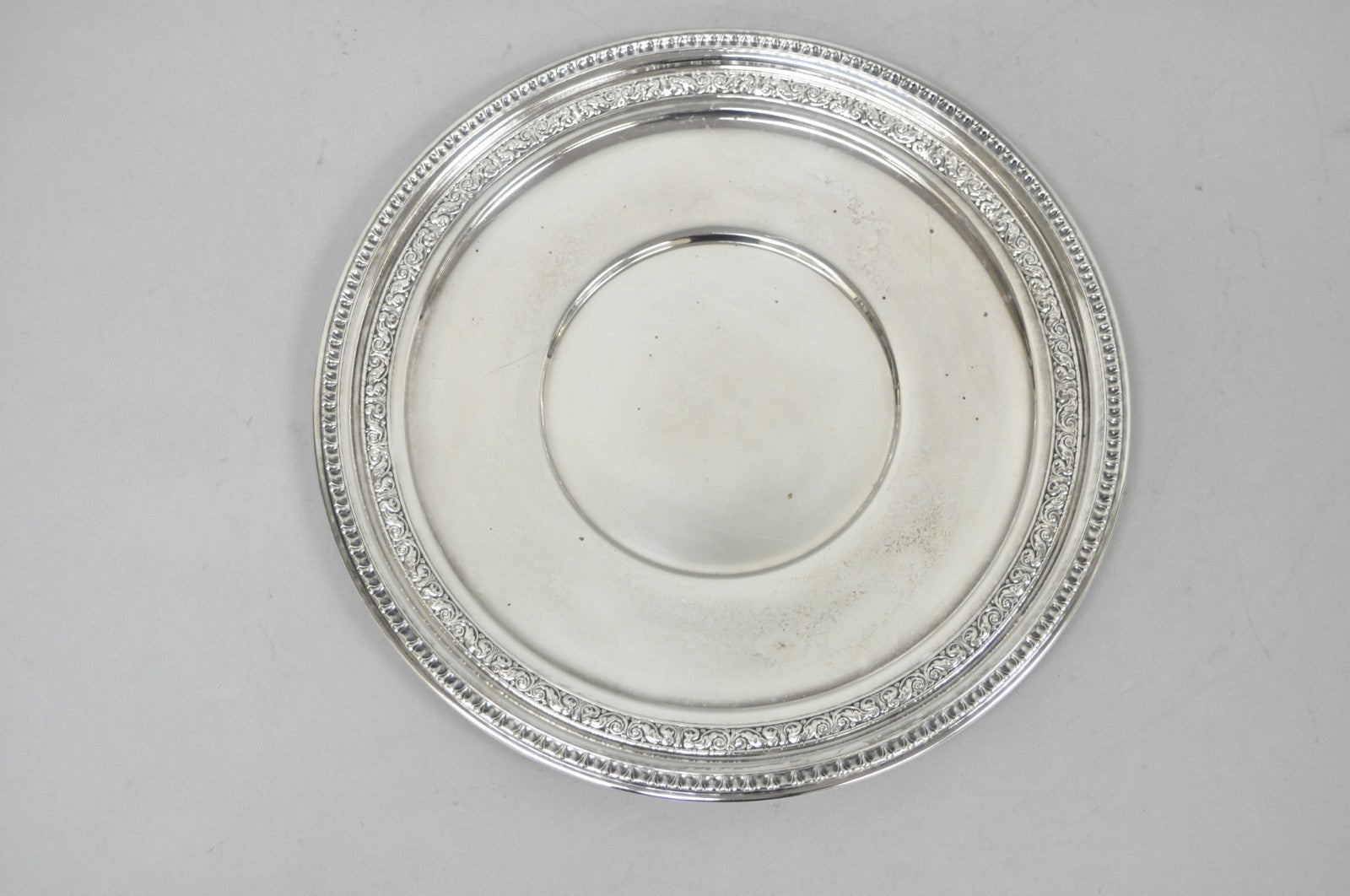 Vintage Reed & Barton 1241 Round Victorian Silver Plated Serving Platter Tray