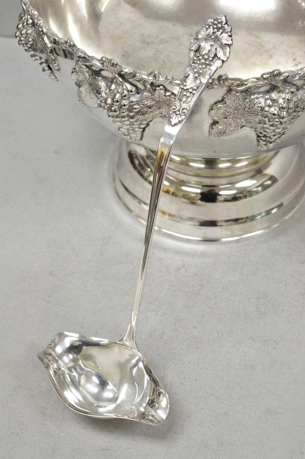 Vintage Grapevine Cluster Silver Plated Footed Punch Bowl Champagne Ice Bucket